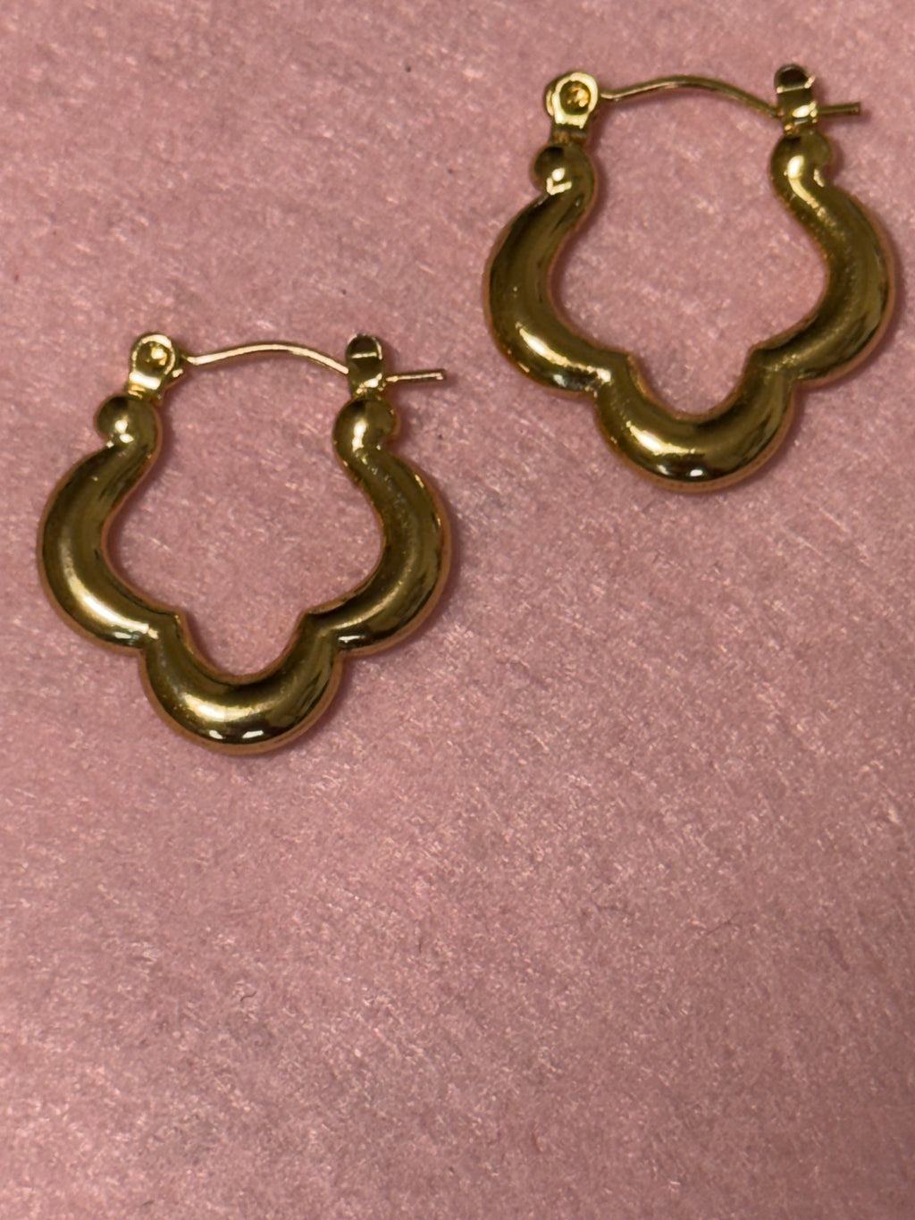Stainless Steel Gold Clover Hoop Earrings – Medium