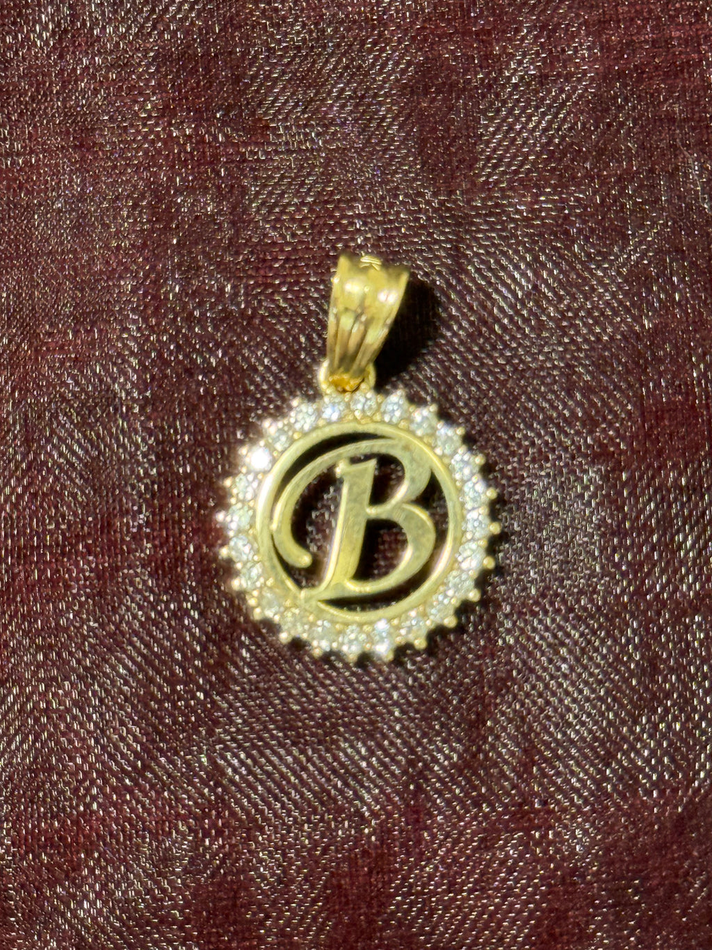 10K Gold Letter B Circle Pendant