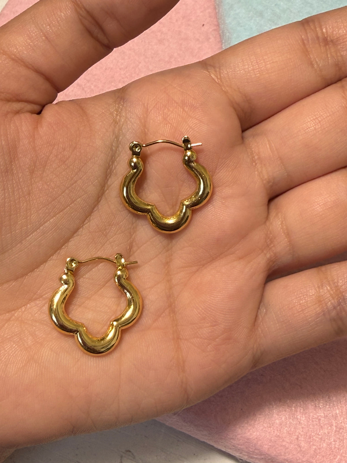 Stainless Steel Gold Clover Hoop Earrings – Medium