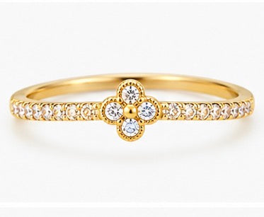 10K Yellow Gold Four-Leaf Clover Ring with Sparkling Stones – Size 7.5