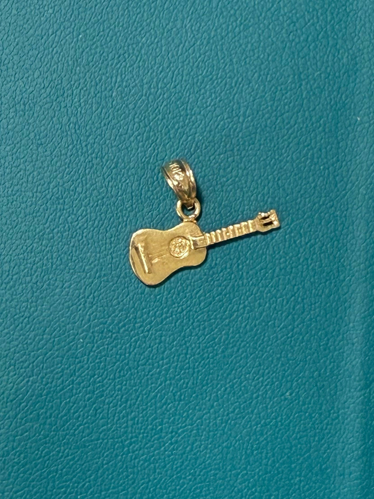 10K Gold Guitar Pendant