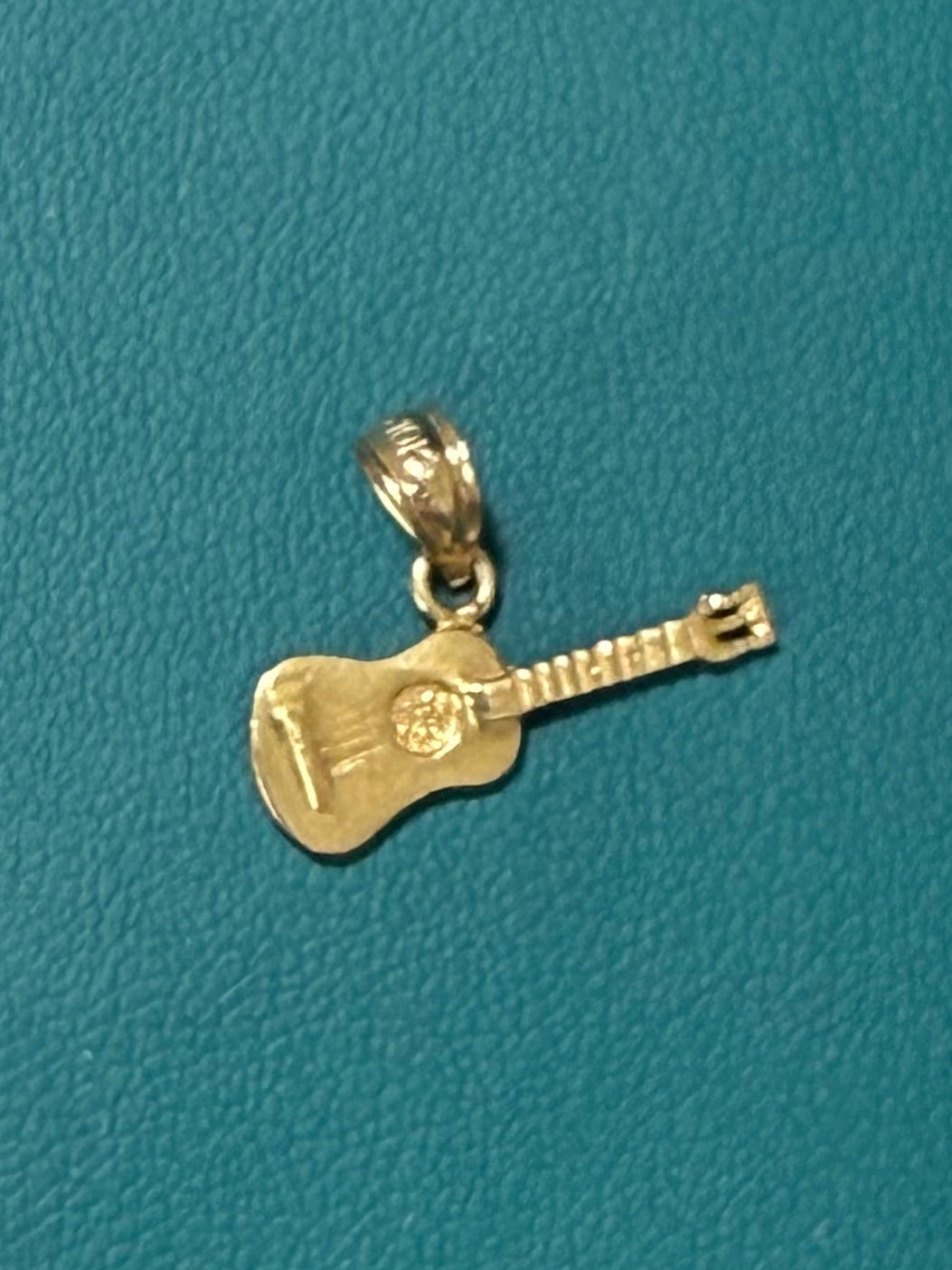 10K Gold Guitar Pendant