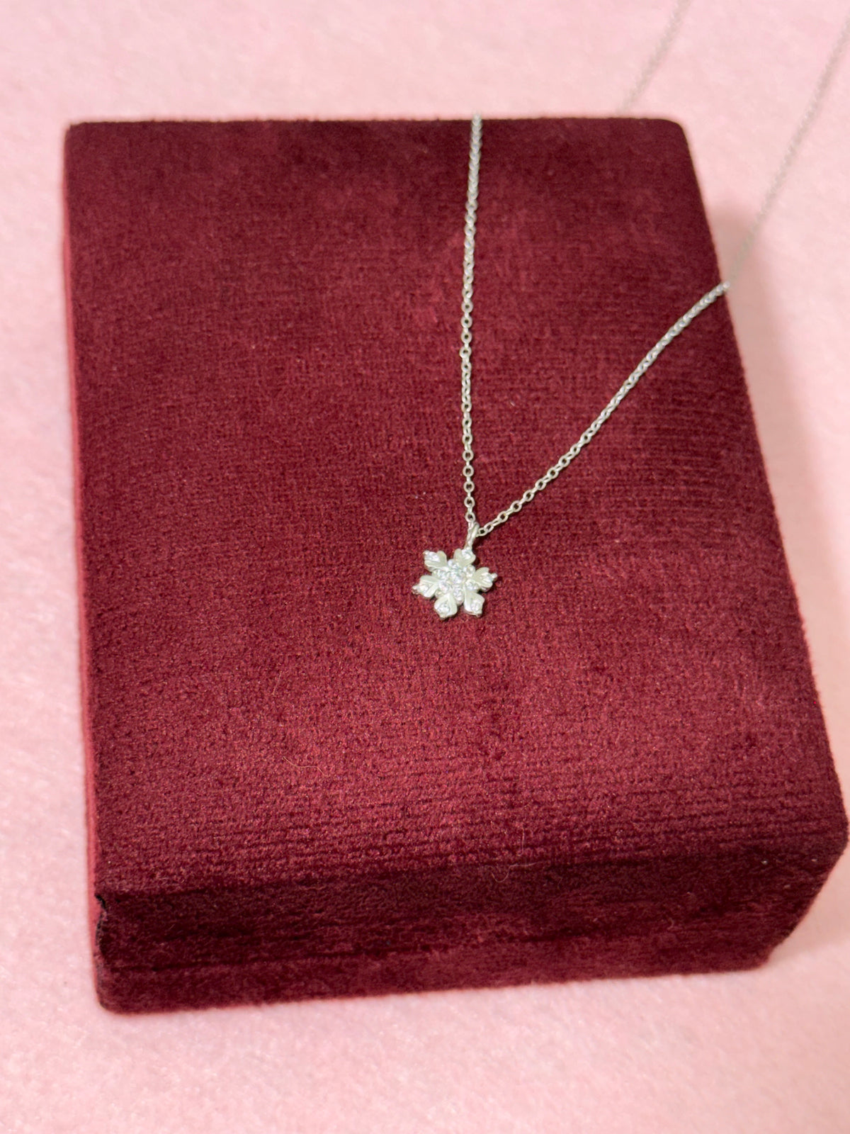 925 Sterling Silver Sparkling Snowflake Necklace - 18"