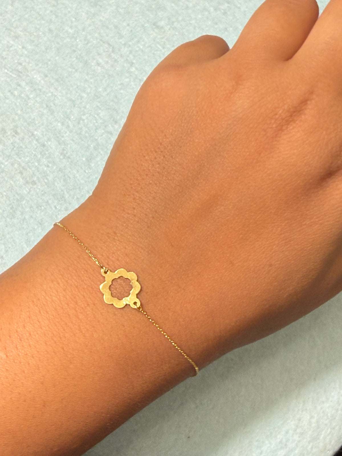 8K Yellow Gold Open Flower Bracelet – 7”