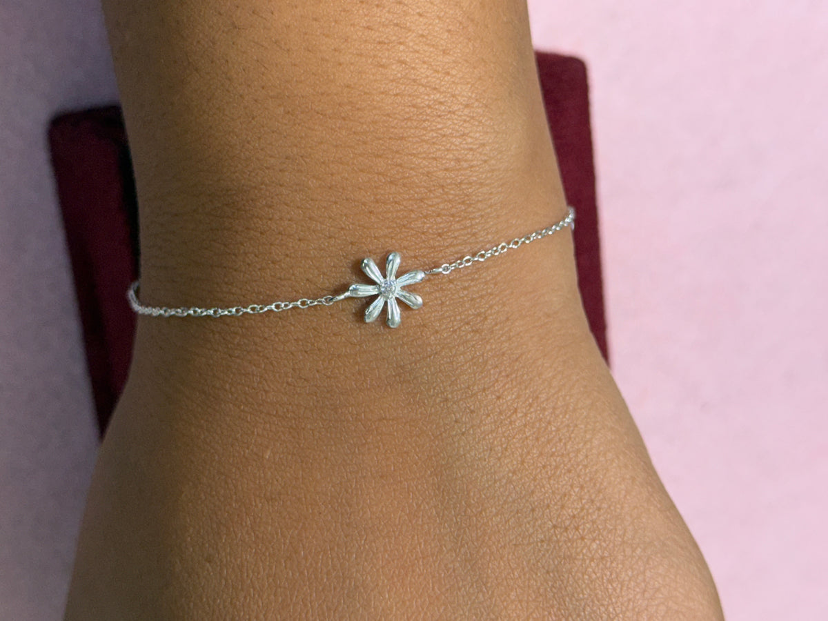 925 Sterling Silver Six-Petal Flower Bracelet – 7" Adjustable