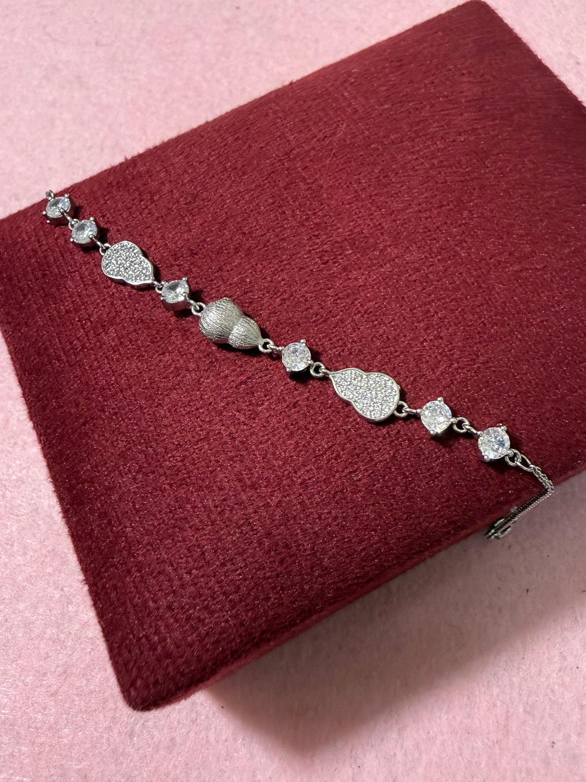 925 Sterling Silver Sparkling Pear-Shaped Bracelet – 8" Adjustable