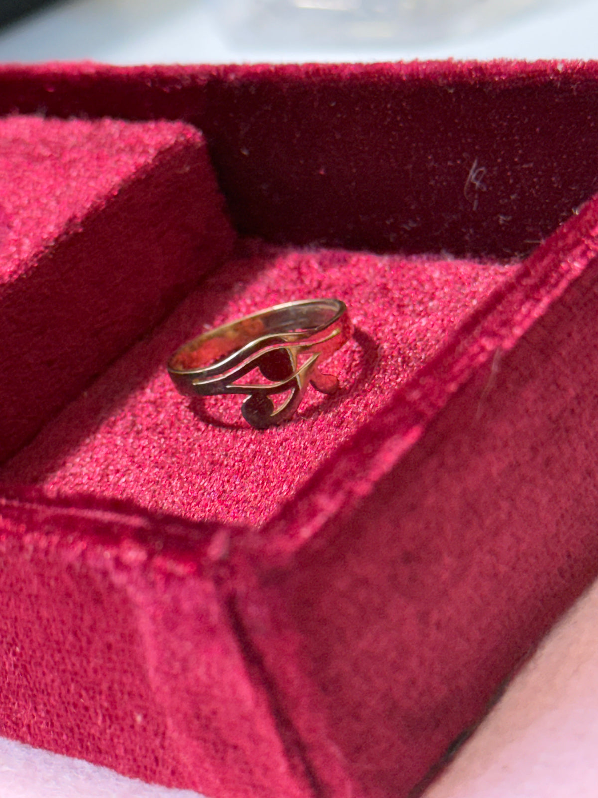 10K Yellow Gold Eye of Horus Ring – Size 7.5