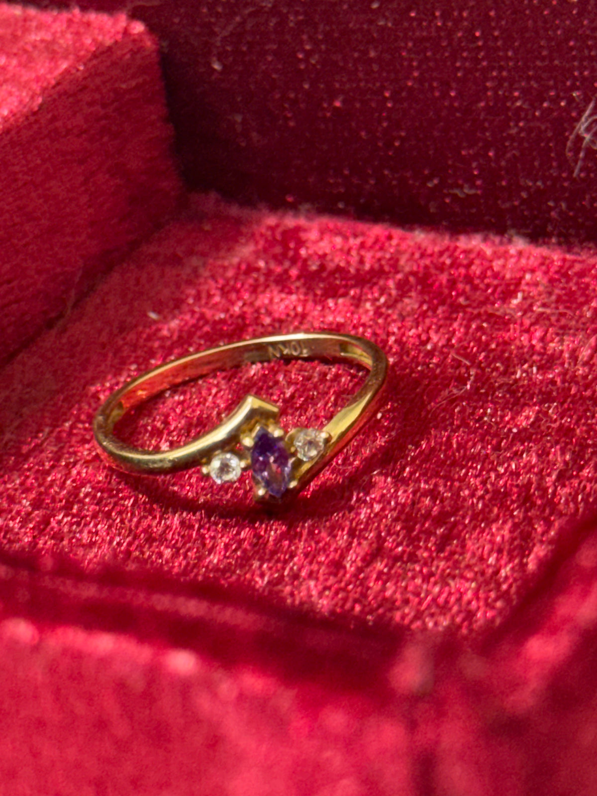 10K Yellow Gold Purple Marquise Stone V-Shaped Ring – Size 8