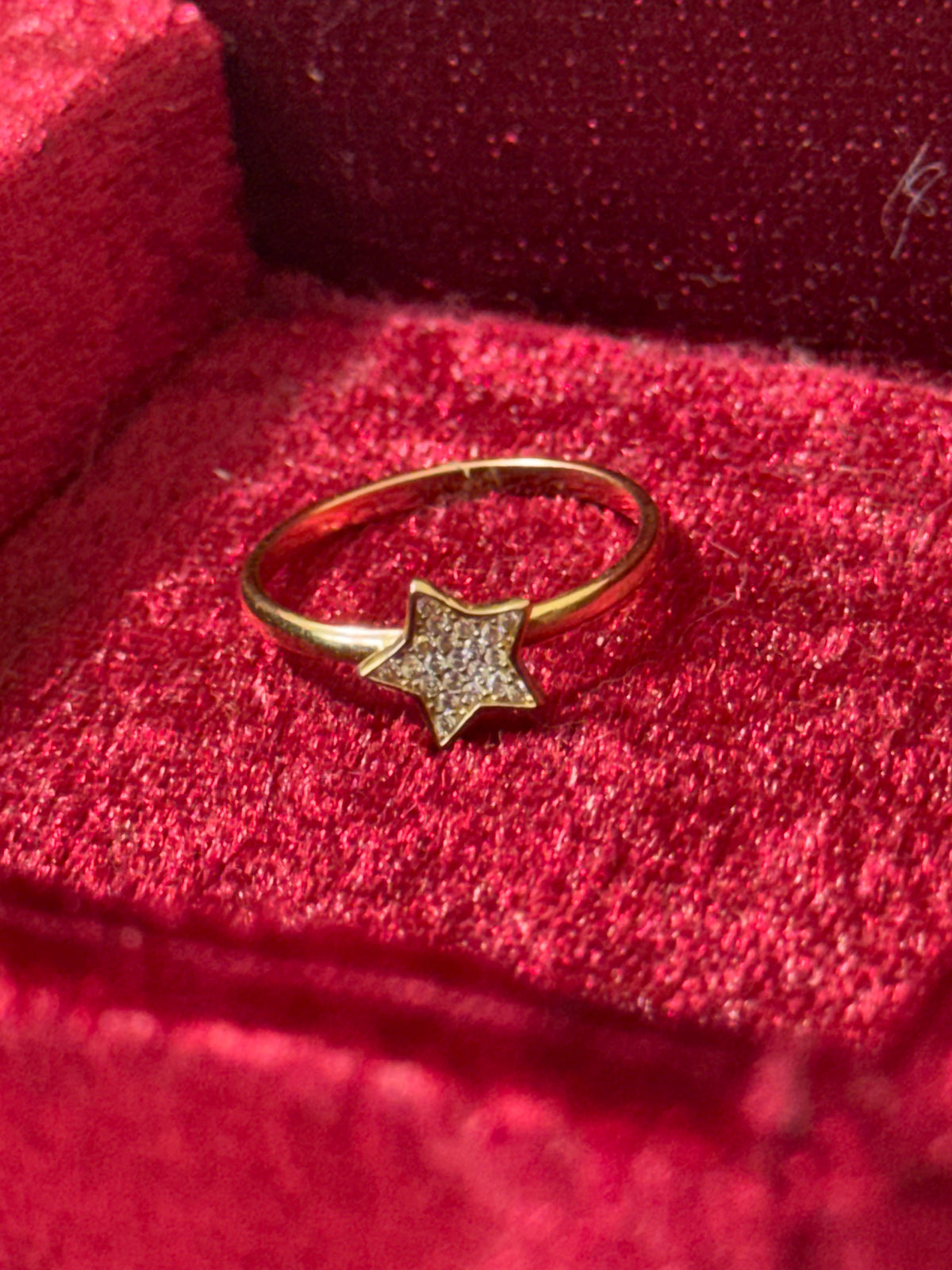 14K Yellow Gold Sparkling Star Ring – Size 6.5