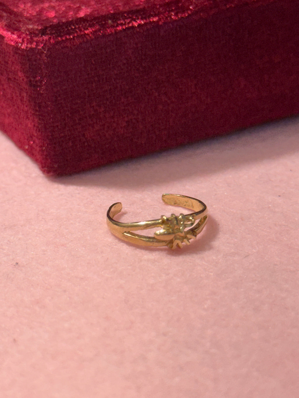 10K Gold Diamond-Cut Floral Toe Ring – Adjustable