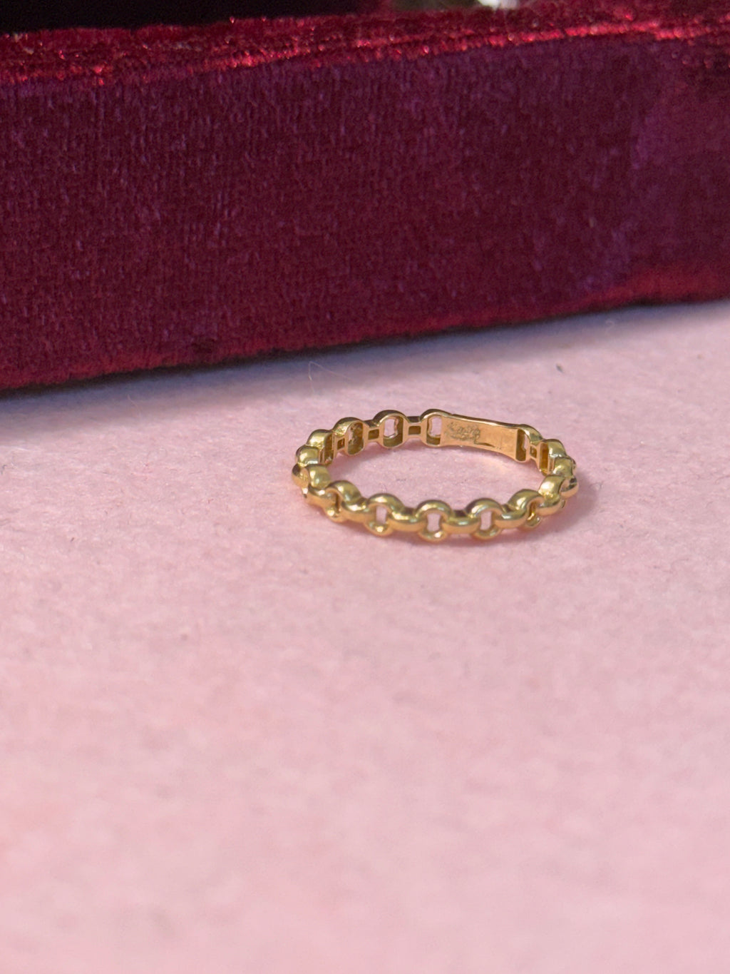 18K Gold Interlocking Link Band Ring – Size 7.5