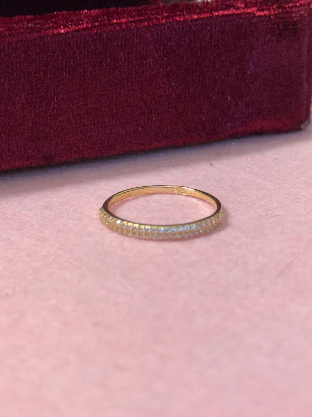 18K Gold Diamond-Cut Sparkling Band Ring – Size 8
