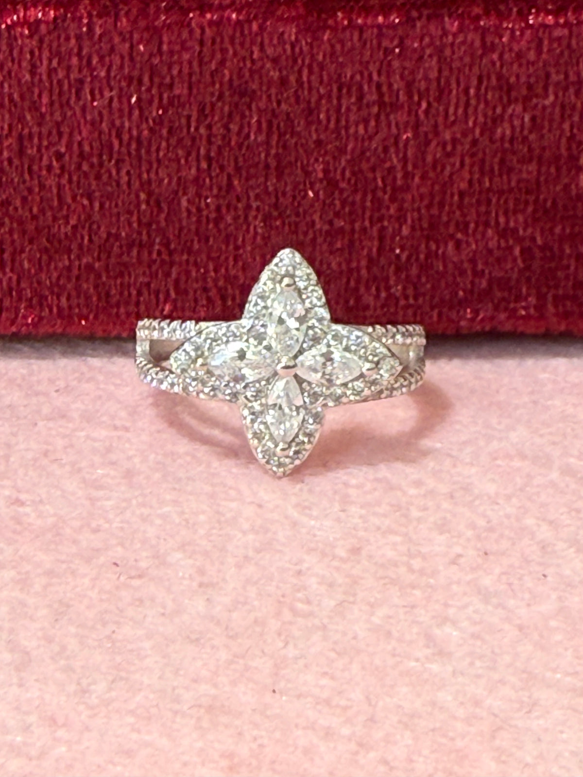 925 Sterling Silver Sparkling Four-Petal Flower Ring – Size 7