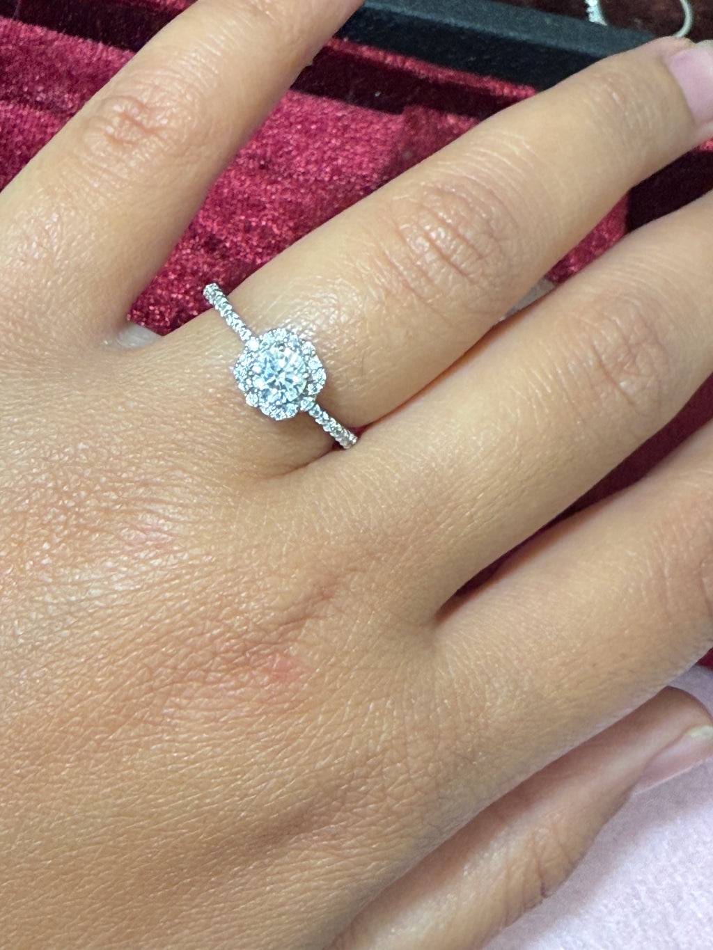925 Sterling Silver Round-Cut Floral Halo Ring – Size 7