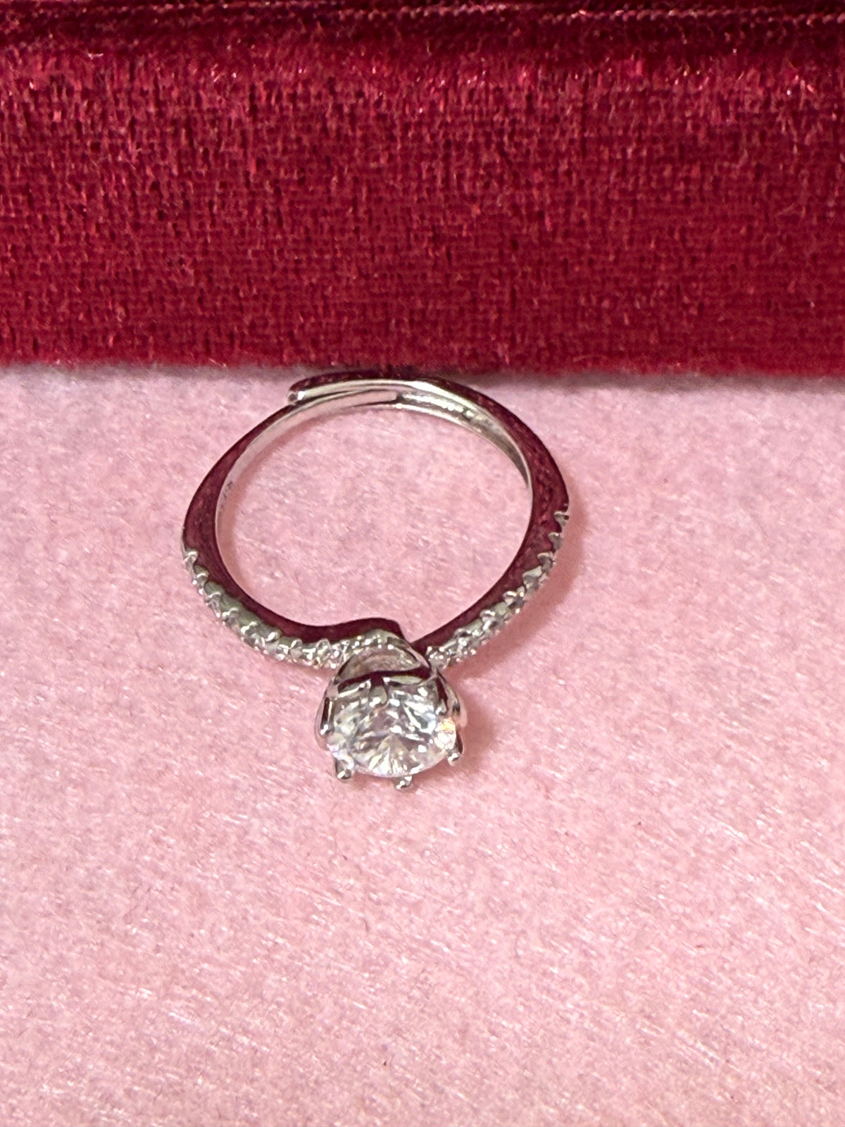 925 Sterling Silver Round-Cut Solitaire Ring with Sparkling Band – Adjustable