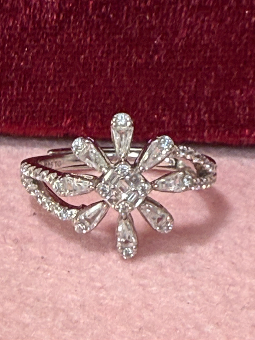 925 Sterling Silver Sparkling Flower Ring – Adjustable