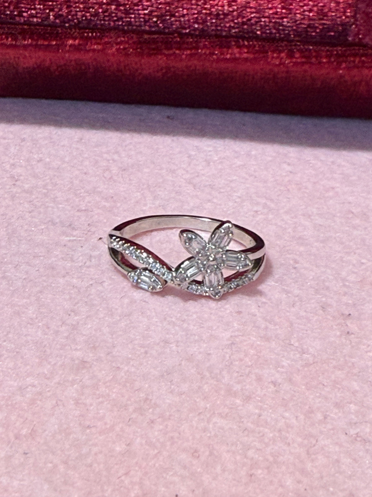 925 Sterling Silver Sparkling Floral Vine Ring – Size 8