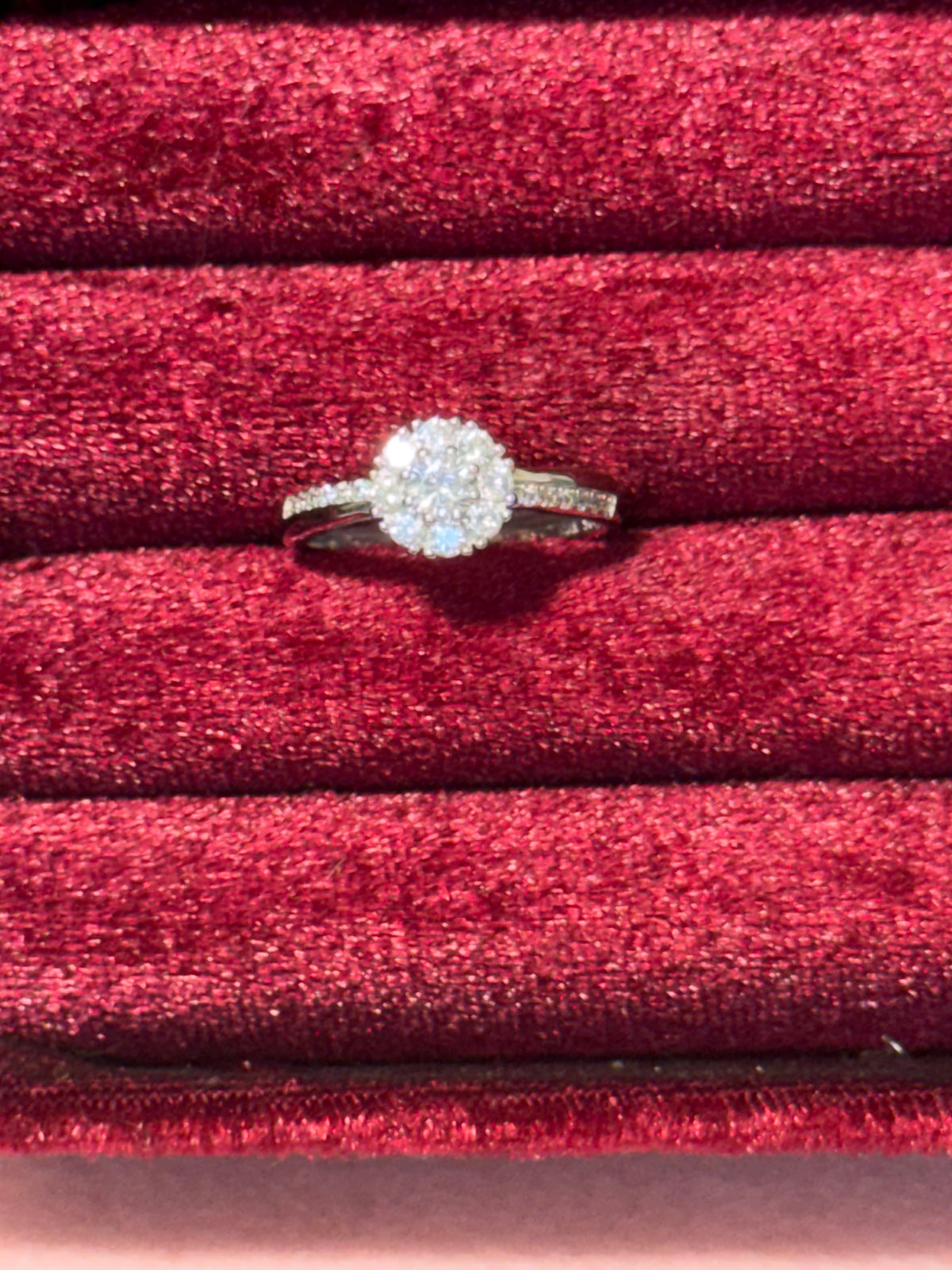 925 Sterling Silver Round Halo Ring with Clear Stones – Size 8