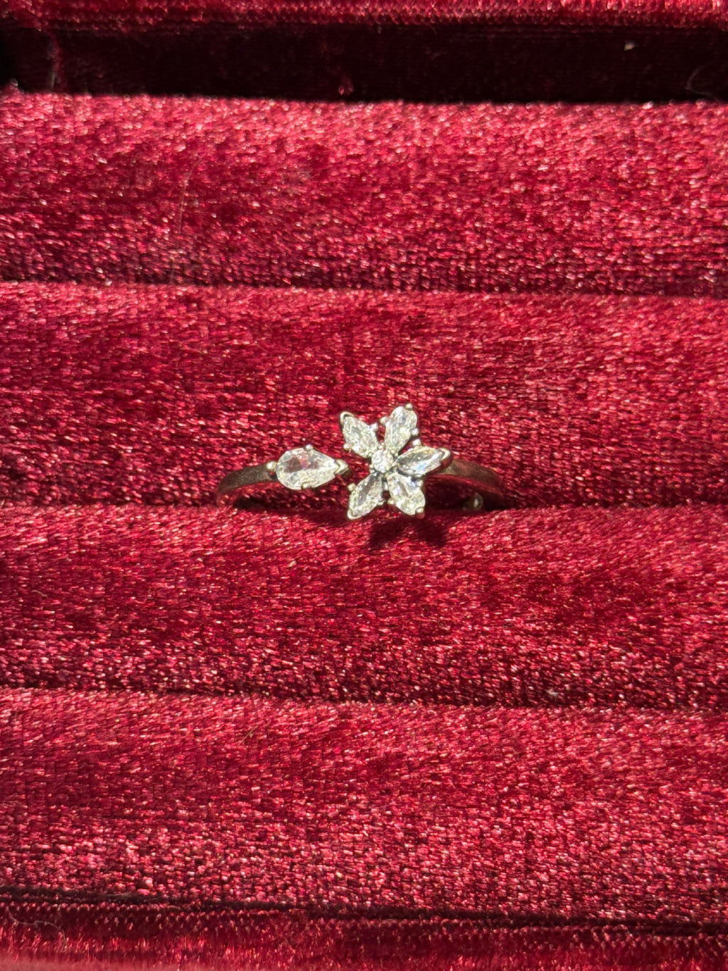 925 Sterling Silver Marquise Flower Ring with Clear Stones