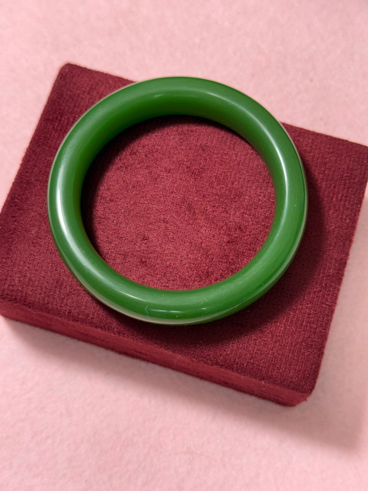 Emerald Green Fashion Bangle – Smooth Round Design / Small