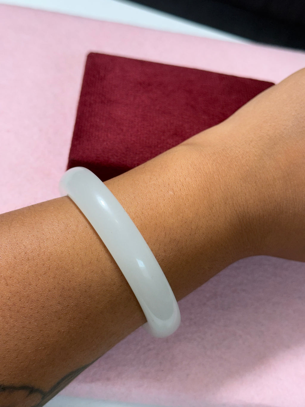 Milky White Fashion Bangle – Smooth Round Design / Med