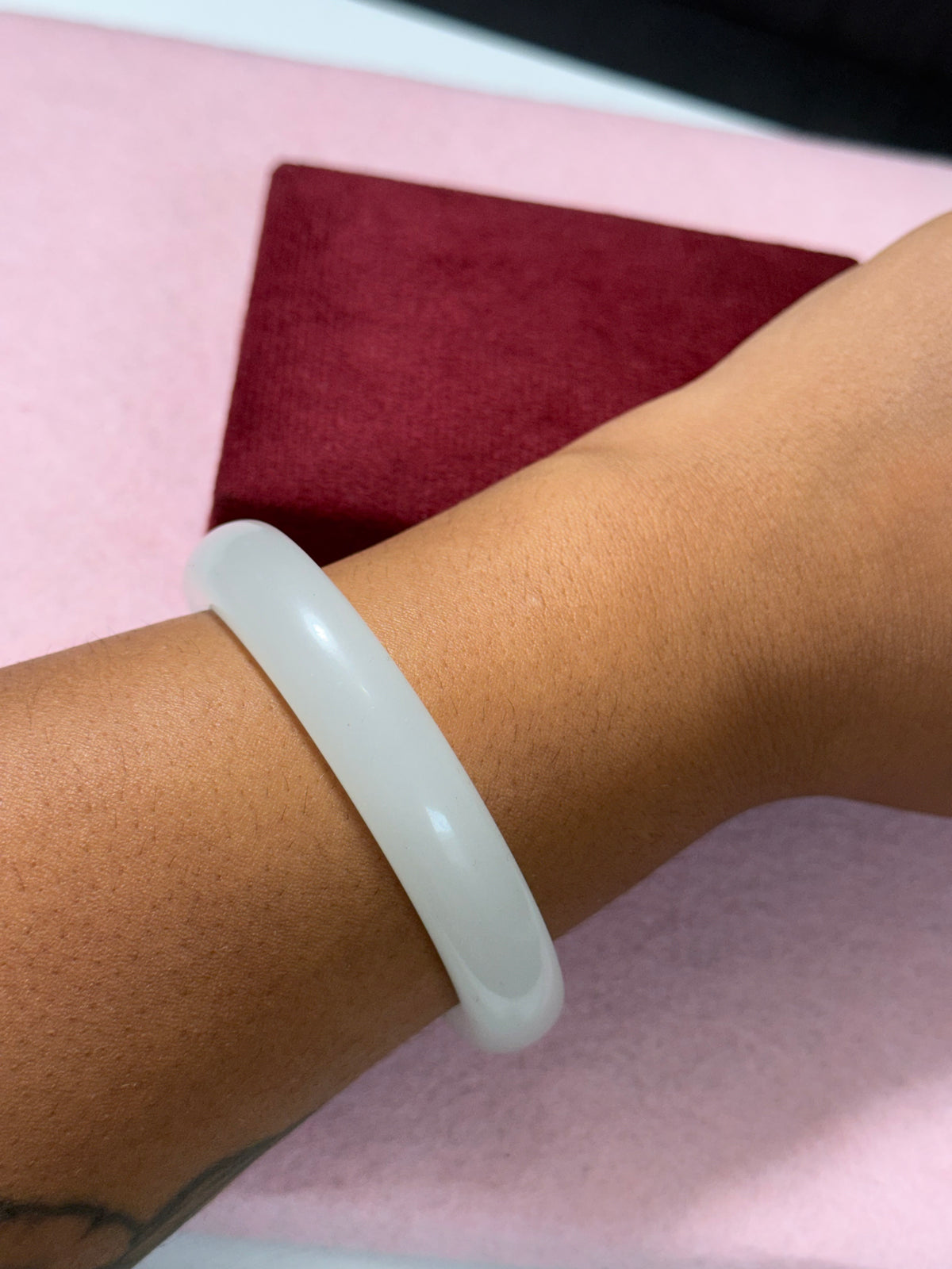 Milky White Fashion Bangle – Smooth Round Design / Med