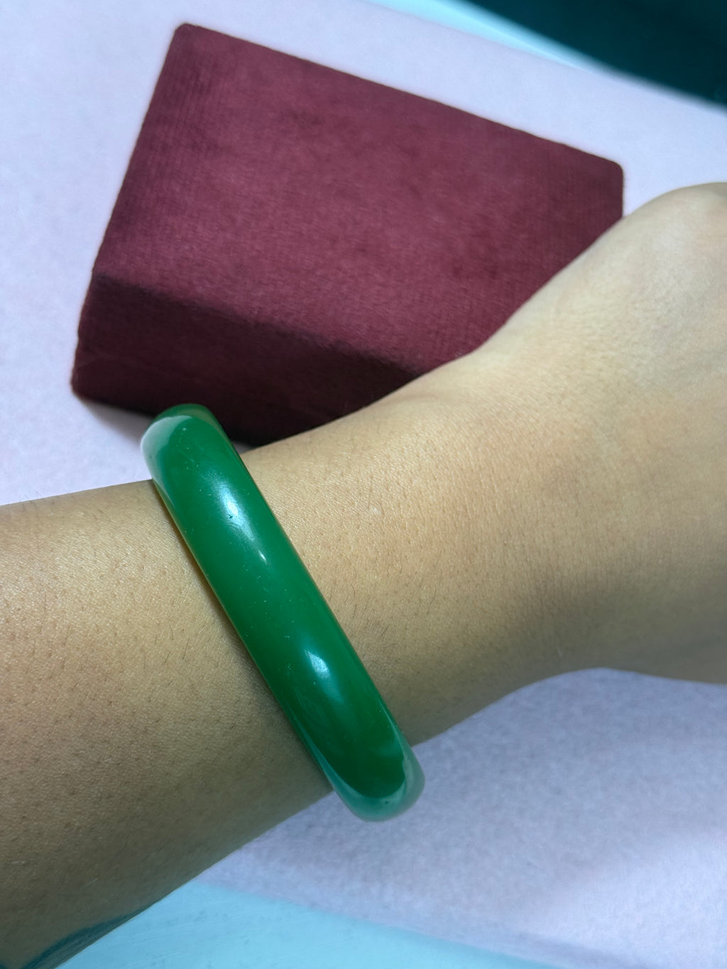 Emerald Green Fashion Bangle – Smooth Round Design / Small