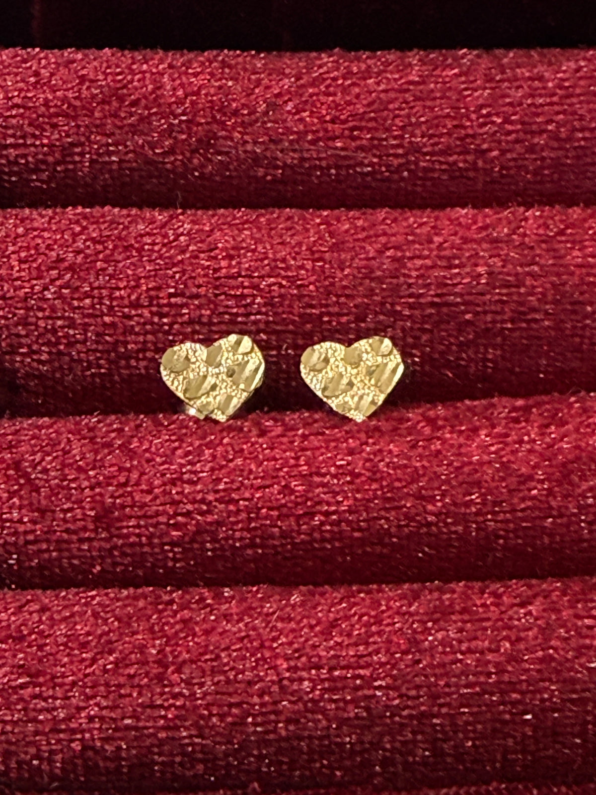 10K Yellow Gold Diamond-Cut Textured Heart Stud Earrings – Medium