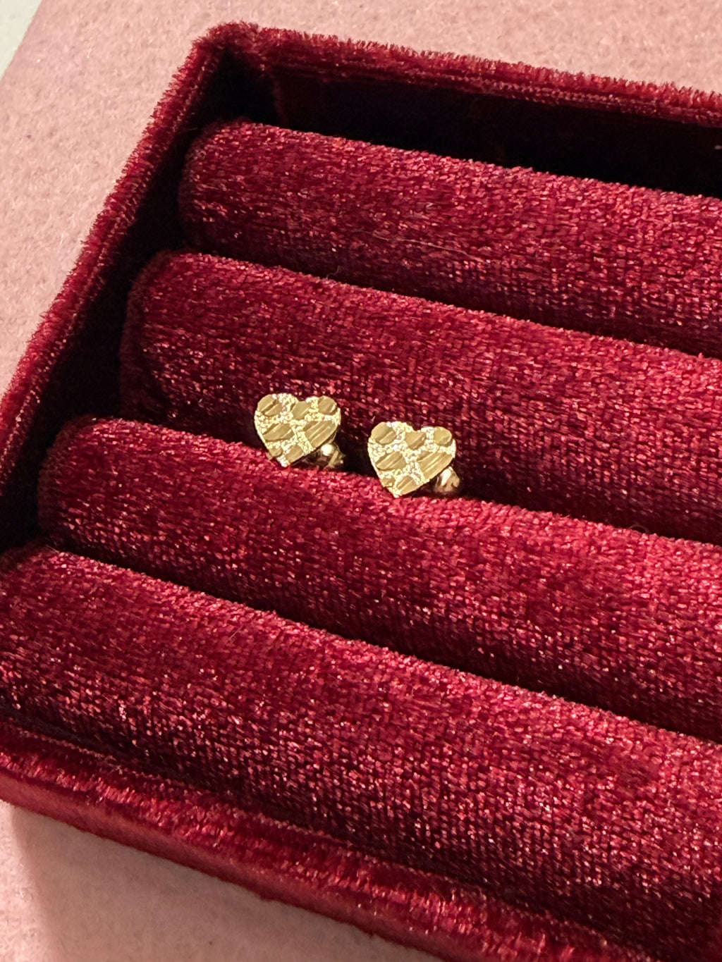10K Yellow Gold Diamond-Cut Textured Heart Stud Earrings – Medium