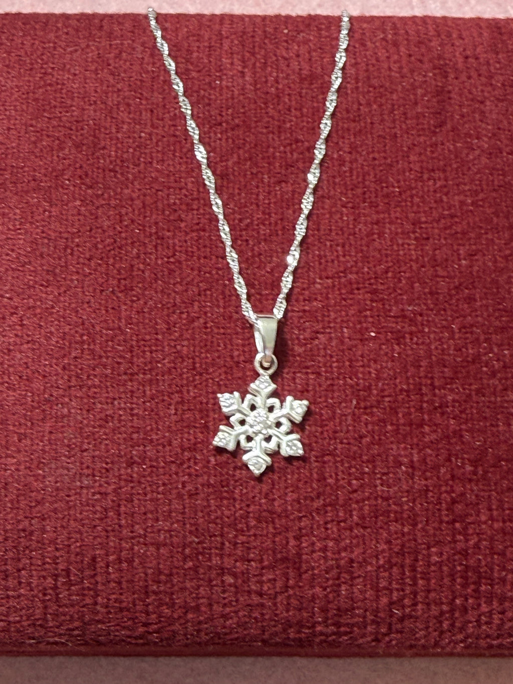 925 Sterling Silver Snowflake CZ Pendant Necklace – 18"
